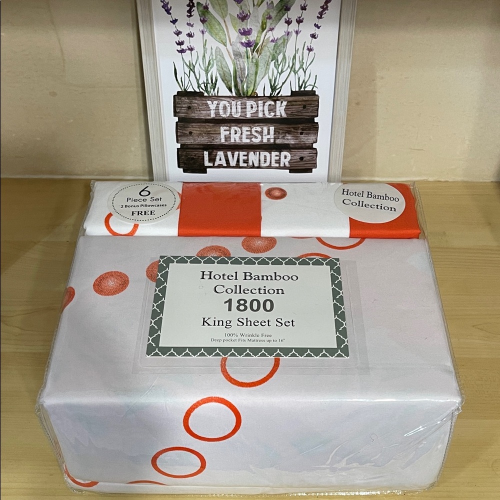 1800 King Sheet Set - White and Red With 4 Pillow Cases